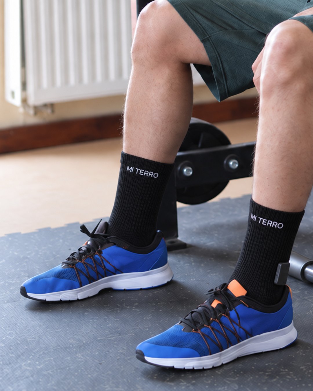 Black Smart Sock color visualization at the gym
